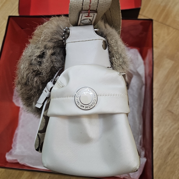 Coach White Leather and Fur Ski Pack Shoulder Bag - Picture 8 of 16
